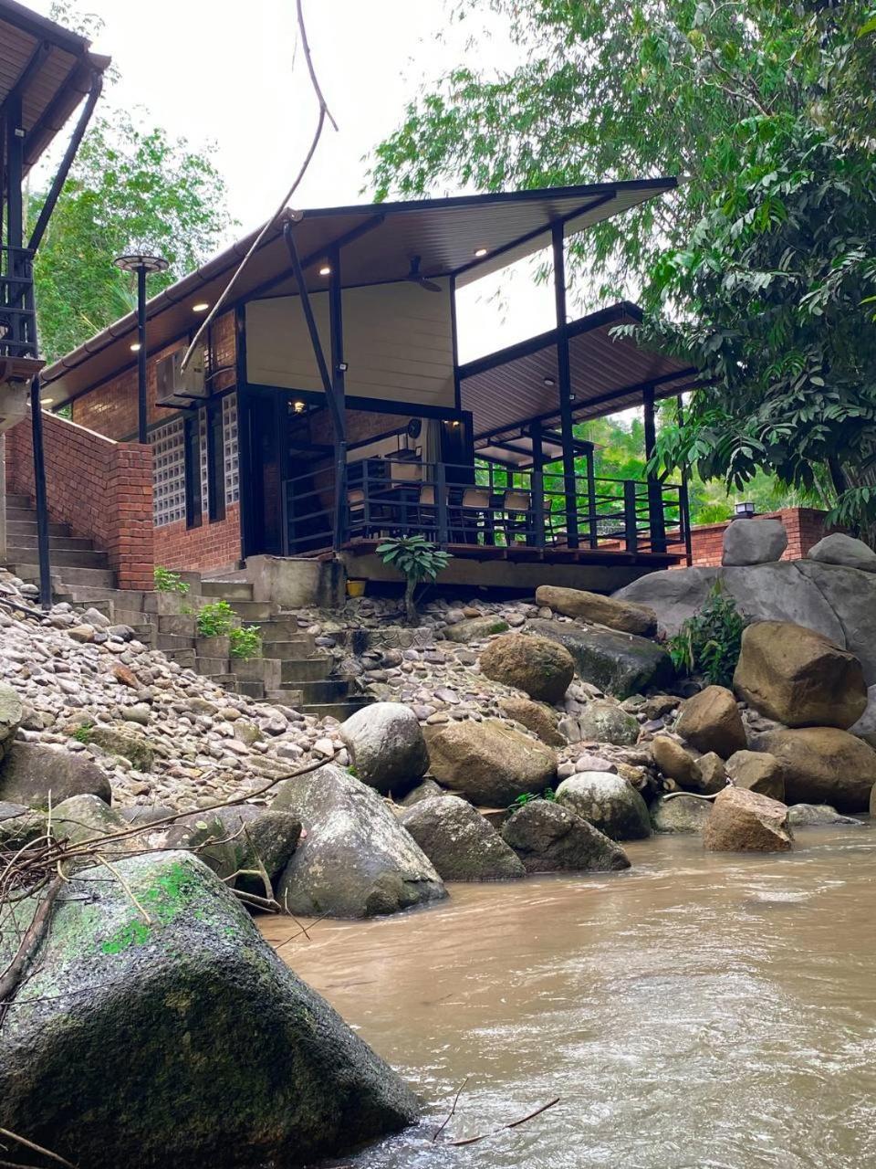 Casa Damai Janda Baik - Riverview Tiny House Bentong Buitenkant foto